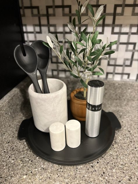 Gray Kitchen Accessories, Black And Grey Kitchen Accessories, Black And White Aesthetic Kitchen Decor, Marble Tray Kitchen, Marble Kitchen Decor, Grey Kitchen Accessories, Bedroom Ideas White, Black And Grey Kitchen, Grey Marble Kitchen