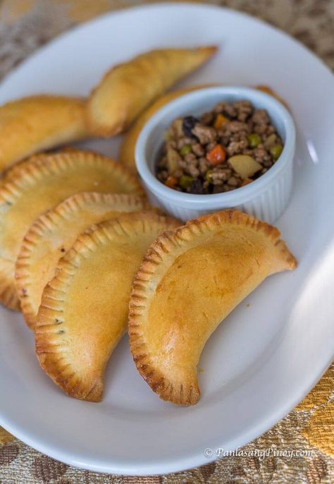 Pork Empanada Recipe - Panlasang Pinoy Filipino Empanada, Dessert Empanadas Recipe, Chicken Empanada Recipe, Ensaymada Recipe, Pork Empanadas, Empanada Dough, Types Of Pastry, Empanadas Dough, Ground Pork Recipes