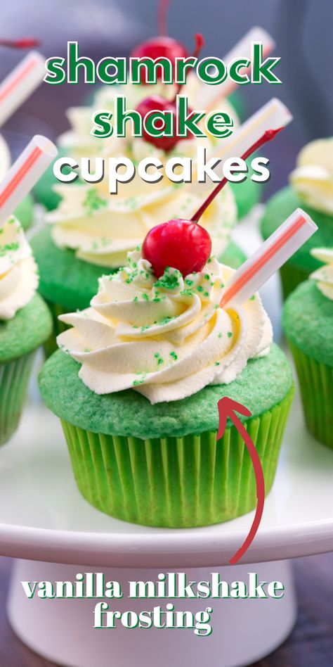 Shamrock Shake Cupcakes, St Patricks Desserts, St Patricks Food, Mint Cupcakes, St Patricks Day Cakes, Green Frosting, Cupcakes Strawberry, Cupcakes Oreo, Cupcakes Christmas