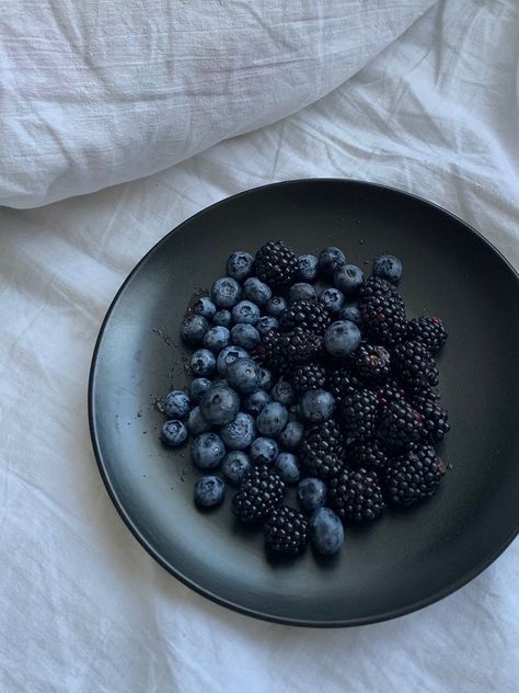 Food Inspo, Food Obsession, Pretty Food, Clean Girl, Blue Aesthetic, Blueberries, Aesthetic Food, Love Food, Food Inspiration