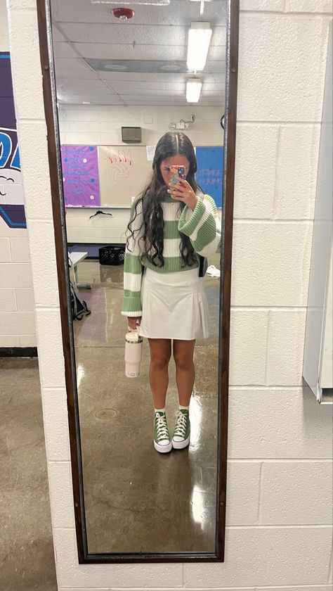 Light Green Converse Outfit Ideas, Light Green Converse Outfit, Green Converse Outfit Ideas, Converse High Tops Outfits, Light Green Converse, Green Converse Outfit, Dark Green Converse, Green Converse High Tops, Converse Outfit