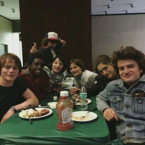 Stranger Things cast Charlie Heaton, Stranger Things Kids, Stranger Things Actors, Stranger Things Have Happened, I Love Cinema, Casting Pics, Stranger Things Tv, Cast Stranger Things, Stranger Things Aesthetic