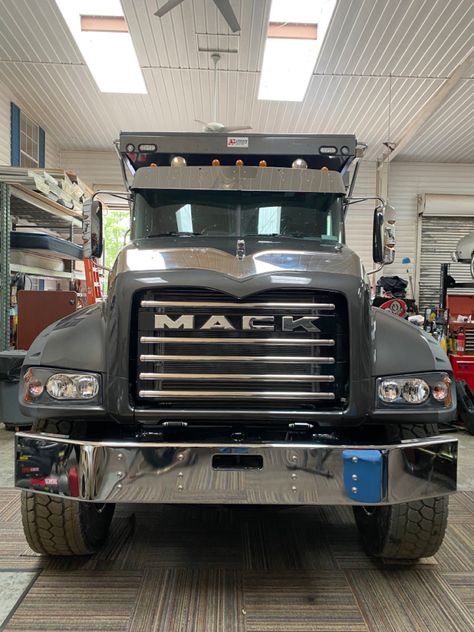 Mack with custom Logan body Big Mack, Mac Truck From Cars, Mack Trucks Logo, Mack Trucks For Sale, Trucks For Sell, Mack Dump Truck, Black Mac, Mack Attack, Mack Trucks Old