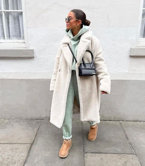 Coat Winter Outfit, Mint Outfit, Matching Sweatsuit, Modest Casual Outfits, Trench Coat Outfit, Queen Outfit, Winter Outfit Ideas, Winter Fashion Outfits Casual, Warm Weather Outfits