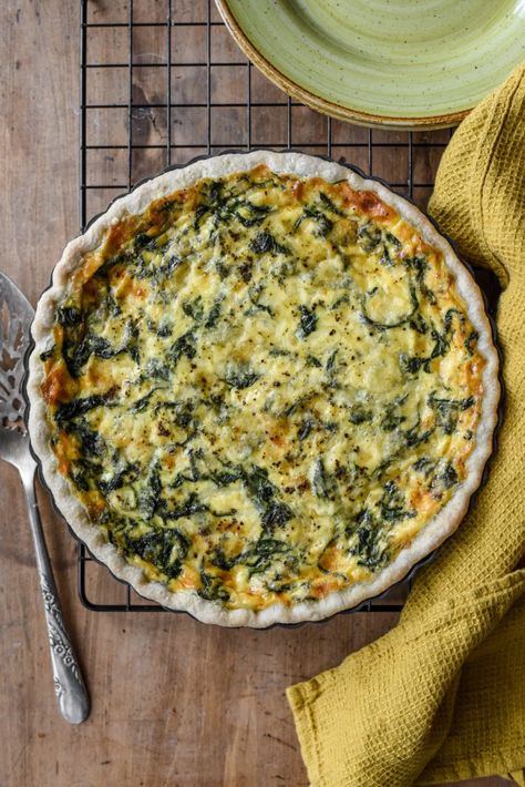 Spinach and Cheese Quiche Spinach And Cheese Quiche, Vegetable Quiche Recipes, Cheese Quiche Recipe, Spinach Quiche Recipes, Pizza Pies, Vegetable Quiche, Breakfast Quiche Recipes, French Baking, Quiche Recipes Easy