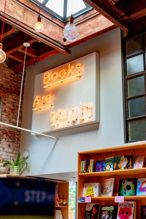 Here are 10 charming new york city bookstores you'll fall in love with. It's one of the best things to do in New york city. | NYC bookstore | NYC bookstore aesthetic | Best bookstores in nyc | The strand bookstore | Bookstores nyc | nyc bookstore exterior | Nyc bookstore photography | things to do in nyc | Best of manhattan | best of brooklyn | best things to do NYC | explore nyc | best new york city bookstore Bookstores Nyc, Bookstore Exterior, Bookstore Photography, Nyc Bookstore, Nyc Sightseeing, Strand Bookstore, Futuristic Decor, Bookstore Aesthetic, Nyc Attractions