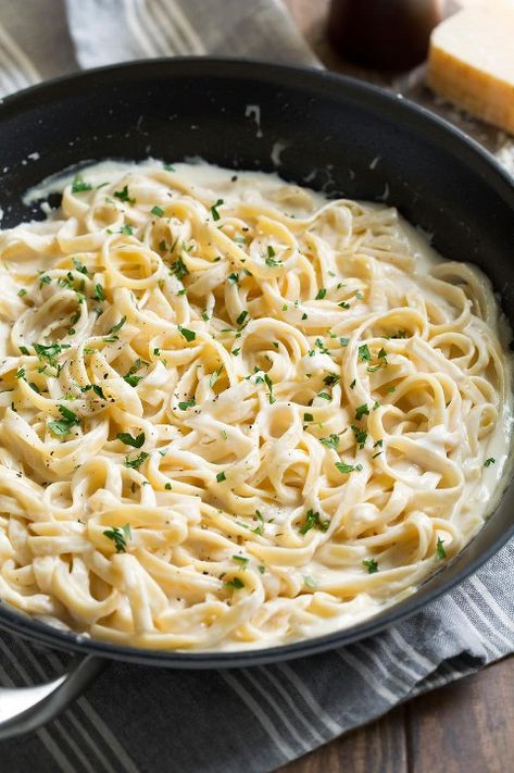 Chicken Alfredo Sauce Recipe, Authentic Alfredo Sauce, Pasta Alfredo Con Pollo, Alfredo Sauce With Milk, Classic Alfredo Sauce, Alfredo Sauce Recipe Homemade, Roasted Tomato Basil Soup, Fettuccine Alfredo Recipes, Homemade Alfredo