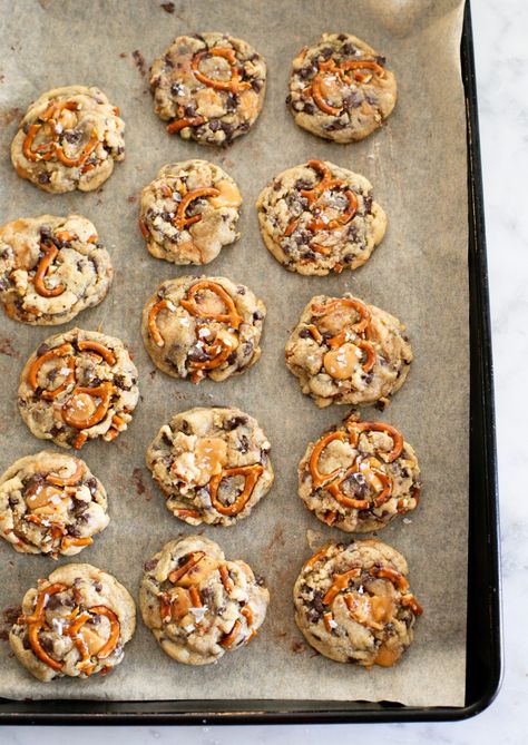 Salted Caramel Pretzel Cookies Cookies With Pretzels And Caramel, Caramel Corn Cookies, Caramel Crumble Cookies, Cookie With Pretzels, Pretzel Shortbread Cookies, Salted Caramel Pretzel Cookies, Cookies With Pretzels In Them, Pretzel Cookie Recipes, Pretzel Muffins