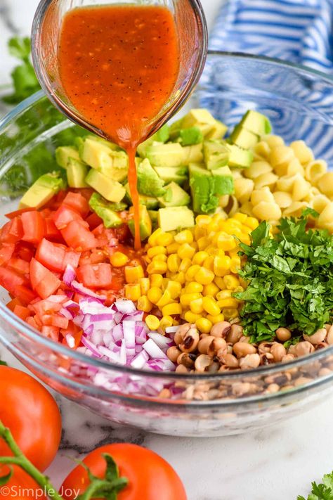 My Cowboy Caviar Pasta Salad takes everything you love about Cowboy Caviar and turns it into a delicious pasta salad! Cowboy Caviar Pasta, Caviar Pasta, Cowboy Salad, Delicious Pasta Salad, Dumpling Sauce, Salad Simple, Texas Caviar, Cowboy Caviar, Vacation Meals