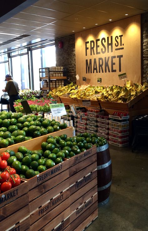 Vegetable Market Design, Super Market Aesthetic, Organic Supermarket, Fruit And Veg Shop, Produce Displays, Grocery Market, Vegetable Shop, Grocery Store Design, Glass Store