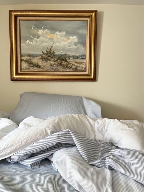 Bedding College, Costal Bedroom, Blue And White Bedding, Coastal Grandmother Aesthetic, Coastal Granddaughter Aesthetic, Blue Dorm, Beach House Room, Grandmother Aesthetic, Granddaughter Aesthetic