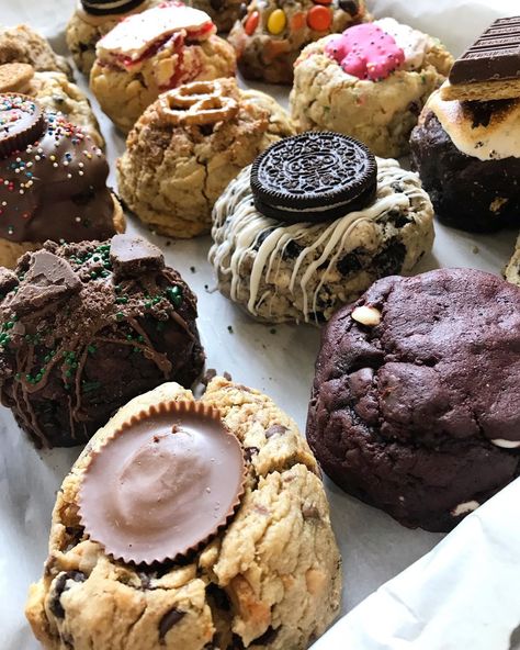 Delicious Desserts Aesthetic, Mixed Cookies, Cookies And Cakes, Cookie Bread, Cookies Presentation, Instagram Cookies, Baked Cookies, Cookie Cupcakes, Gourmet Cookie