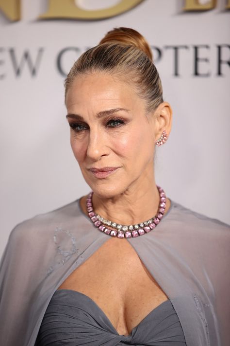 Herringbone Highlights Are the Trendiest New Way to Embrace Graying Hair — See Photos | Allure Embrace Gray Hair, Herringbone Highlights, Carrie And Mr Big, Graying Hair, Grey Hair Wig, Hair Colour Design, Hair Idea, Blending Gray Hair, Gray Hair Highlights