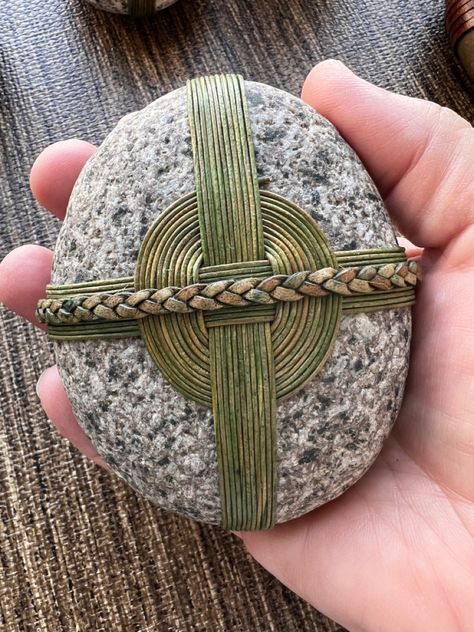 Speckled rock wrapped in green leather cord with an added braid. Diy Rock Wrapping, Caroline Kahler Rock Wrapping, How To Wrap Rocks, Wrapped Rocks Tutorial, Rock Wrapping Tutorial, Woven Rocks, Wrapping Rocks, Rock Weaving, Diy Stone Wrapping