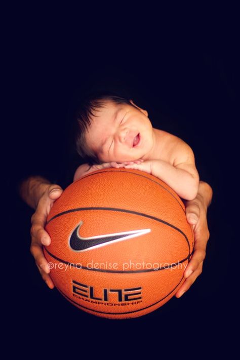 Basketball Baby Pictures, Baby Boy Basketball, Ball Pictures, Baby Boy Newborn Pictures, Boy Photo Shoot, Foto Newborn, Basketball Baby, Newborn Photography Boy, Baby Boy Pictures