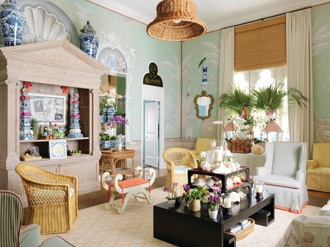 Designer Q&A: Amanda Lindroth - Southern Home Magazine Palm Beach Decor Interior Design, Palm Beach Apartment, Amanda Lindroth, Palm Beach Decor, Palm Beach Style, Chinoiserie Chic, Coastal Bedroom, Coastal Living Room, Southern Home