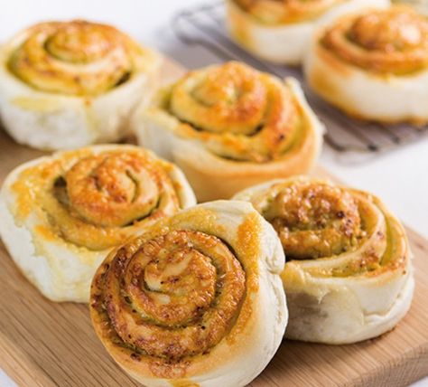 Savoury Scrolls Recipes, Savoury Scrolls, Cheese Scrolls, Scrolls Recipe, Humble Pie, Savory Scones, Herb Cheese, Pies Maker, Breads & Buns