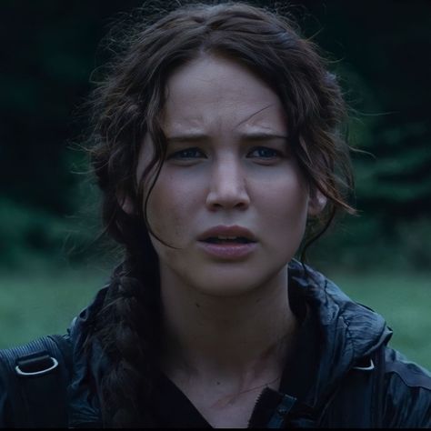 Katniss Everdeen First Movie, Katniss Everdeen Icon, Jeniffer Lawrance, Maze Runner 1, Dystopian Romance, Johanna Mason, Hunger Games Katniss, Effie Trinket, Hunger Games Characters