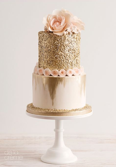 Amazing, Contemporary Wedding Cakes by De La Créme Creative Studio - Mon Cheri Bridals Contemporary Wedding Cakes, Blush Wedding Cakes, Cupcakes Birthday, Torte Cupcake, Engagement Cakes, Gold Wedding Cake, Gold Cake, Wedding Cake Inspiration, Beautiful Wedding Cakes