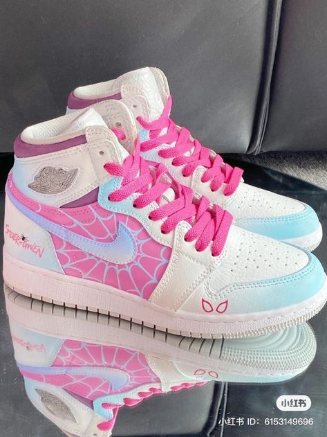 Baddie Jordans, Baddie Shoes Sneakers, Dream Sneakers, Sneakerhead Room, Nike Shoes Women Fashion, Passenger Princess, Pretty Sneakers, Trendy Shoes Sneakers, Nike Fashion Shoes