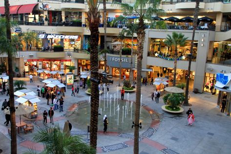 los angeles mall | Mall on Hollywood Blvd., Los Angeles Tuscany Architecture, Los Angeles Mall, Puente Hills Mall, Iconic Los Angeles Locations, Los Angeles Hollywood Sign, Mansions In Los Angeles Beverly Hills, Hollywood Birthday, Shopping Aesthetic, La Girls