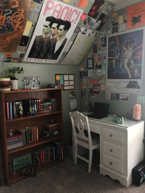 Room Inspo Aesthetic Maximalist, Clean Room Aesthetic Maximalist, Day 1 No Zaza, Maximalist Decor Aesthetic, Maximalist Indie Bedroom, Room Maximalist Decor, Maximalist Room Decor Aesthetic, April Fools Aesthetic, Maximalist Aesthetic Room