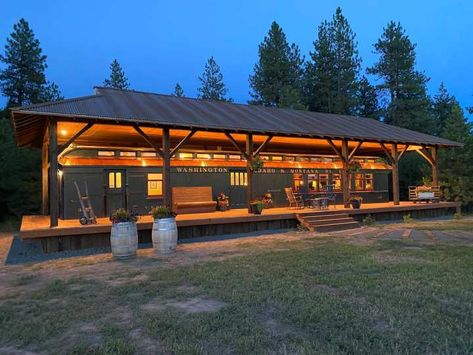 All aboard! Hiding in the small town of Deary, Idaho is a truly unique Airbnb. Railroad Car House, Train Car Tiny House, Rail Car House, Train Car House, Caboose House, Mexico Project, Train House, Cabin Pictures, Train Carriage