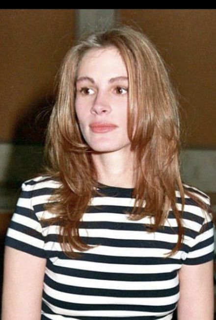 Haircuts Thinner Hair, Julia Roberts Haircut 90s, 70s Straight Hairstyles, Julia Roberts Haircut, 90s Mid Length Hair, Straight Medium Length Haircut, Julia Roberts Hair, 80s Haircuts, Hairstyles For Layered Hair