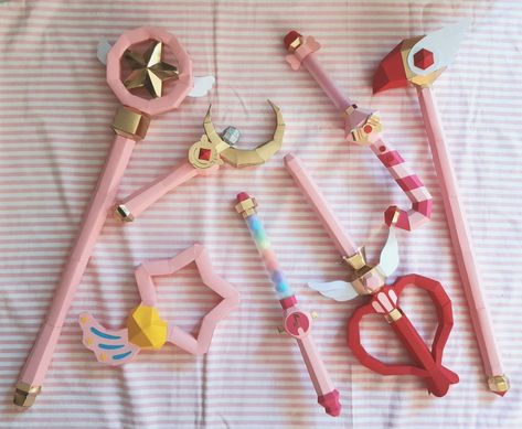 Paper Wands Diy, Magical Girl Wand Design, Scepter Diy, Magical Girl Wand, Origami Girl, Paper Craft Flowers, Paper Craft Ideas For Kids, Kawaii Magic, Sailor Moon Wands