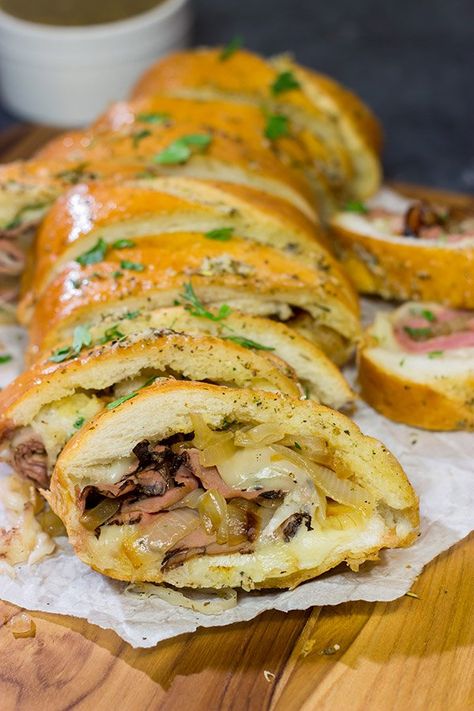 A good French Dip sandwich is hard to beat...unless you stuff it inside of garlic bread!  This French Dip Stuffed Garlic Bread is a comfort food favorite! French Bread Appetizers, Roast Beef Au Jus, Stuffed French Bread, Stuffed Baguette, Stuffed Garlic Bread, Luncheon Recipes, Beef Au Jus, Beef Dip, Sliced Roast Beef