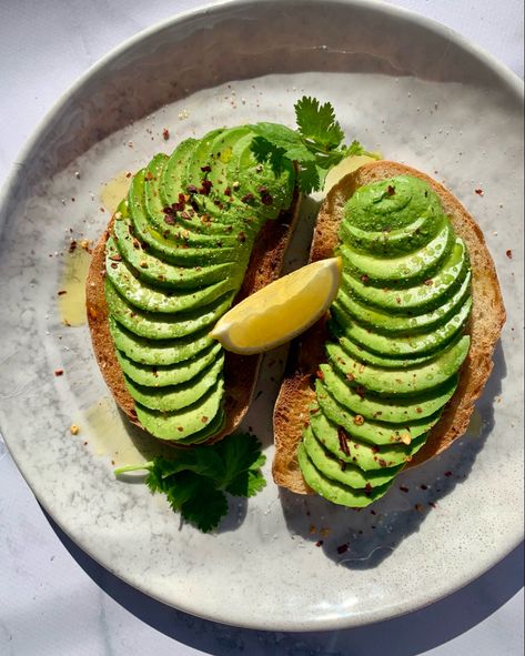 Avo Toast Aesthetic, Stretching Aesthetic, Savory Toast, Lunch Aesthetic, Avocado On Toast, Avocado Dishes, Sliced Avocado, Avo Toast, Photo Styles