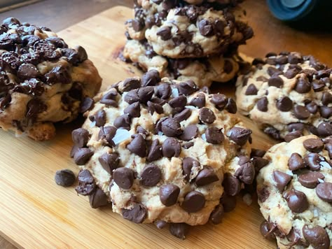 Gideon Cookies, Bakery Cookie Recipes, Copycat Chocolate Chip Cookies, Gideons Bakehouse, Ice Cupcakes, Chai Latte Starbucks, Bakery Chocolate Chip Cookies, Awesome Desserts, Chocolate Chip Cookies Ingredients