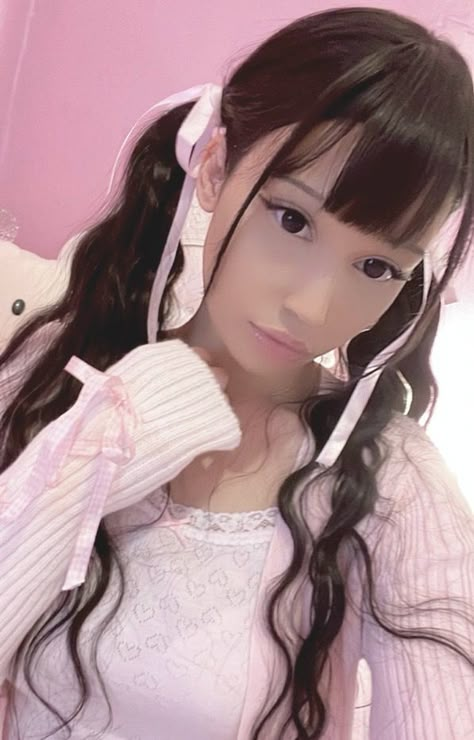 Teenage Girl Hairstyles, Pink Twitter, Dolly Fashion, Doll Wardrobe, Cute Makeup Looks, Doll Hair, Pink Princess, Cute Selfie Ideas, Pretty Makeup