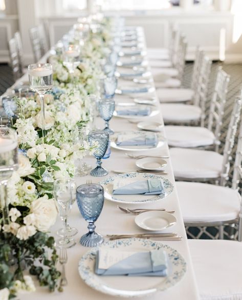 Blue And White Wedding Reception Decor, Dark Blue Hydrangea Wedding, Coastal Chic Wedding Flowers, Blue And White Table Setting Wedding, Blue And White Elegant Wedding, French Blue Wedding Reception, Wedding Table Settings Dusty Blue, Wedding Luncheon Ideas Decor, Dusty Blue Wedding Reception Tables