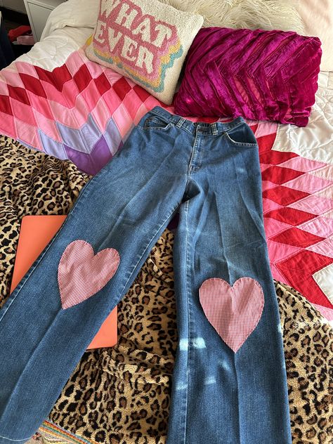 Heart Patches On Jeans, Jeans Painting Ideas Aesthetic, Thrift Ideas Clothes, Patchwork Pants Diy, Patchwork Jeans Outfit, Upcycle Clothes Diy, Taylor Swift Tour Outfits, Upcycle Sewing, Jeans Diy