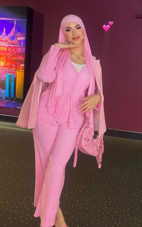 #barbie #modestclothing Barbie Fashionista Clothes, Hijabi Barbie Outfit, Dubai Fits, Hijab Barbie, Hijabi Barbie, Outfits Uggs, Hijab Streetwear, Fashion Outfits Hijab, Hijab Clothes