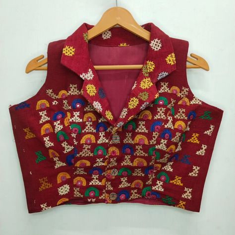 Short Description ⤵️ These are beautiful and colorful traditional mirror work and Vintage Golwadi hand Embroidered readymade koti style blouses Approx Details Measurement:- Height 15" Inches Bust - 36" Inches (Expand upto 40" Inches) Waist :- 30" Inch (Expand upto 34" Inches) Padded - Yes Fabric:- Pankoriya (Handloom Organic Cotton) 💯 % Original Hand Embroidery 🪡 Used for various occasions such as Navratri/ Sangeet/Wedding/Party//Casual/Indo Western look Wash Care: Dry clean only! ... Gujarati Outfits, Koti Style Blouse, Sadu Work, Traditional Mirror, Kutch Work Designs, Hand Work Design, Kutch Work, Traditional Mirrors, Blouse Designs Silk