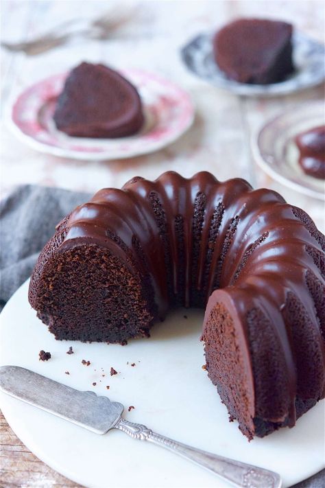 Chocolate Fudge Bundt Cake, Fudge Bundt Cake, Chocolate Bundt, Chocolate Bundt Cake, Bundt Cakes Recipes, Pound Cake Recipes, King Arthur, Savoury Cake, Food Cakes