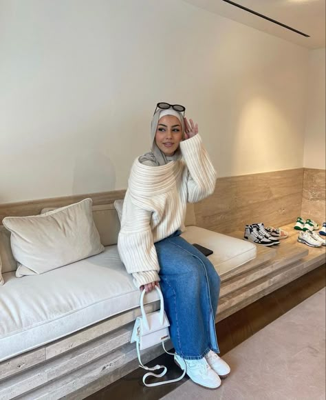 Jeans Skirt Outfit Hijab, Style Jean Skirt, Hijabi Streetwear, Modest Outfits Muslim, Hijab Fits, Outfit Modest, Hijab Fashion Summer, Modest Dresses Fashion, Hijabi Fits