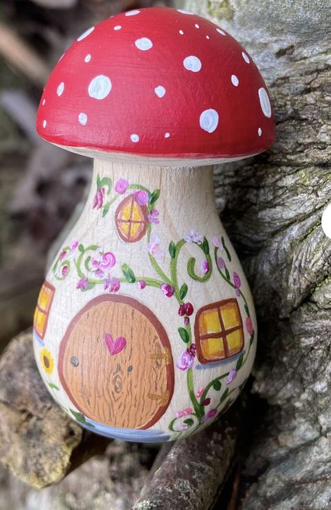 Hand Painted Wooden Mushrooms, Mushroom Peg Doll, Wooden Mushrooms Painted, Painted Wood Mushrooms, Painted Wooden Mushrooms, Mushroom Figurine, Wood Mushrooms, Plastic Container Crafts, Painted Mushrooms