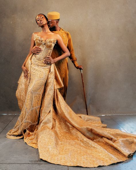 The outfit, the melanin, the moment and the picturesss😍😍 PERFECTION! #jopstudios #wedding #melanin #inspo #gold #weddinginspo Wedding Photoshoot Couple, Pre Wedding Photoshoot Outfit, Photoshoot Couple, Yoruba Wedding, Wedding Court, Photoshoot Dress, Nigerian Wedding, Engagement Photo Inspiration, Pre Wedding Photoshoot