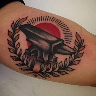 Construction Tattoo For Men, Anvil Tattoos, Dave Tattoo, Black Flash Tattoos, Traditional Tattoo Black And White, Collar Tattoo, Hammer Tattoo, Traditional Black Tattoo, Traditional Sleeve