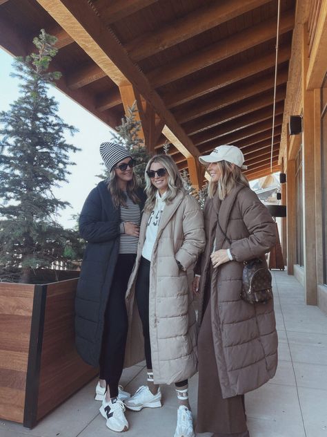 Long Down Coat Outfit, Snow Coat Outfit, Duvet Coat Outfit, Big Sky Outfits, Fall Jackets For Women 2024, Winter In Europe Outfits Cold Weather, Winter Europe Outfits Cold Weather, Winter Iceland Outfits, Mountain Outfit Fall Casual