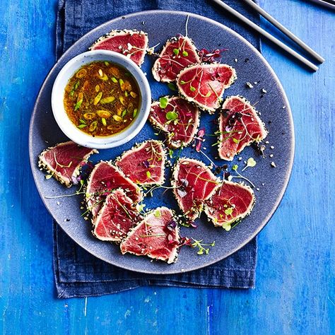 Seared tuna tataki Easy Tuna Recipes, Tuna Tataki, Asian Dish, Seared Tuna, Japanese Recipes, Tuna Recipes, Instagram Food, Asian Dishes, Chopsticks