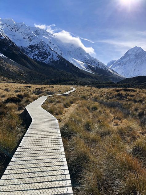 Hooker Valley Track: New Zealand’s Prettiest Day Hike Hooker Valley Track, Honeymoon Tour Packages, New Zealand Adventure, New Zealand Landscape, Visit New Zealand, New Zealand South Island, Hiking Photography, Honeymoon Tour, New Zealand Travel