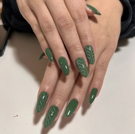 Green Winter Nail Designs, Green Sweater Nails, Sweater Pattern Nails, Sweater Nails Fall, Winter Green Nails, Boring Girl, Potter Nails, Silhouette Nails, Fall Almond Nails