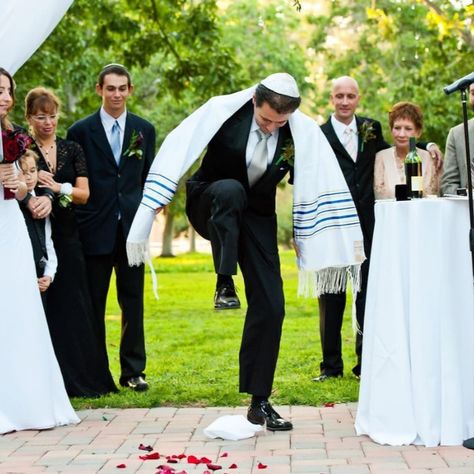 When we talk about Jewish culture is important to know a little bit about their background, they have a history longer than four thousand years and it was born in the ancient Israel. The Judaism is not only a matter of beliefs but also it includes the practice turning it into not only a religion but an orthopraxy. #jewishwedding #jewishbride #jewishwedding #jewish #jewishlife #jewishgirl #wedding #israel #jewishfood #jewishart #jewishgirls #jewishholidays #simcha #jewishmemes #judaica #kosher Wedding Meaning, Jewish Wedding Traditions, Jewish Bride, Jewish Marriage, Jewish Wedding Ceremony, Jewish Weddings, Jewish Girl, Wedding Spain, Jewish Culture