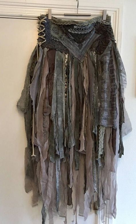 Costume Viking, Denim Skirt Trend, Apocalyptic Clothing, Pixie Skirt, Hippie Skirt, Skirt Diy, Fair Outfits, Viking Costume, Fest Outfits