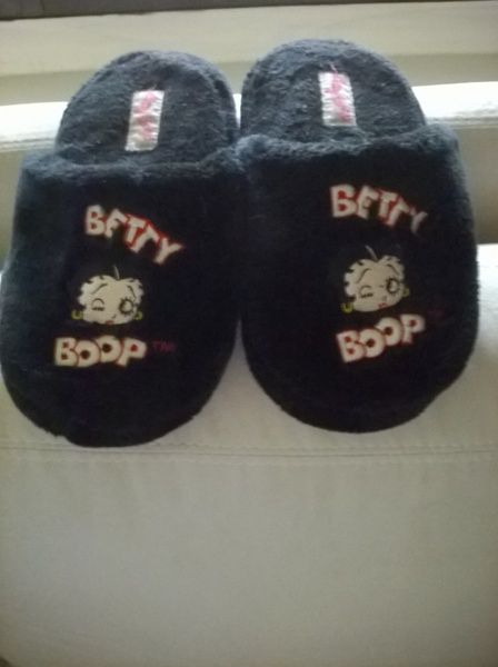 EUC Betty Boop Bedroom Slippers Betty Boop Slippers, Betty Boop Items, Betty Boop Things, Betty Boop Stuff, Betty Boop Bedroom, Betty Boop Gifts, Betty Boop Handbags, Silly Clothes, Bedroom Slippers