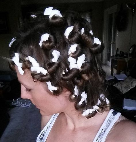 Easy Overnight Curls, Curl Your Hair Without Heat, Hair Curlers Overnight, Ways To Curl Your Hair, Curl Hair Without Heat, Heartless Curls, Diy Curls, Curls Without Heat, Ringlet Curls